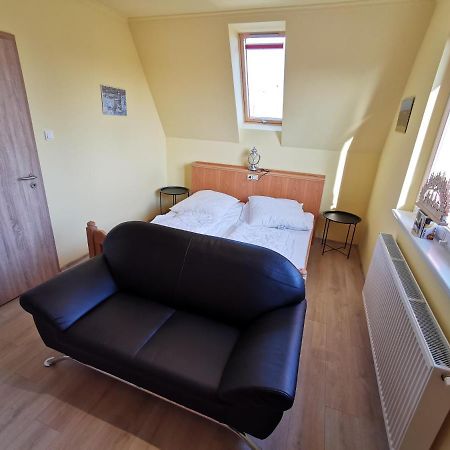 Keresz Panzio Bed and Breakfast Martely Eksteriør billede