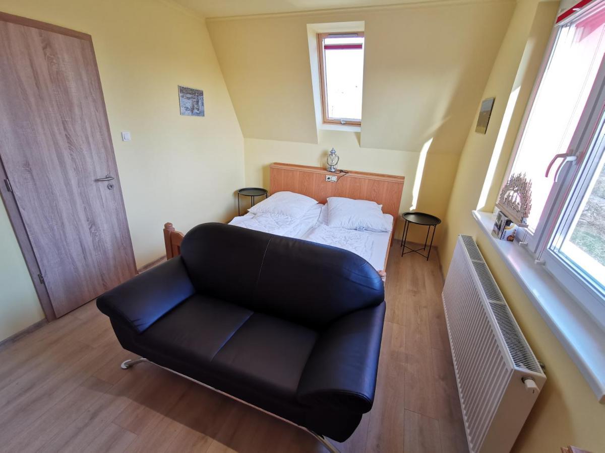Keresz Panzio Bed and Breakfast Martely Eksteriør billede
